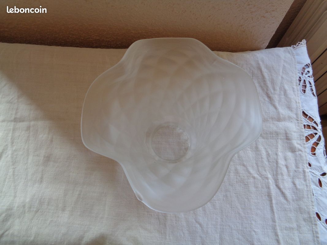 Grande tulipe de lampe en verre dépoli, décor quadrillé (image 6)