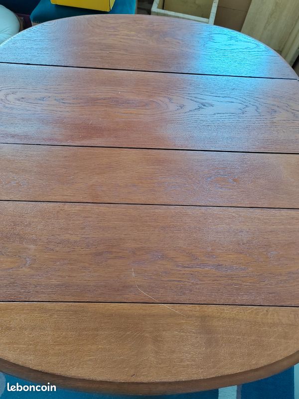Table à pieds torsadés (image 7)