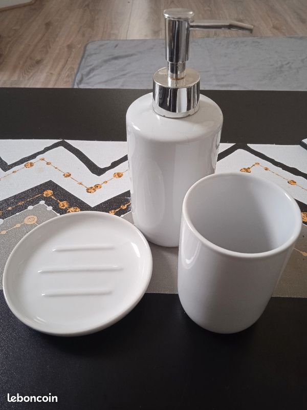 Accessoires salle de bain (image 1)