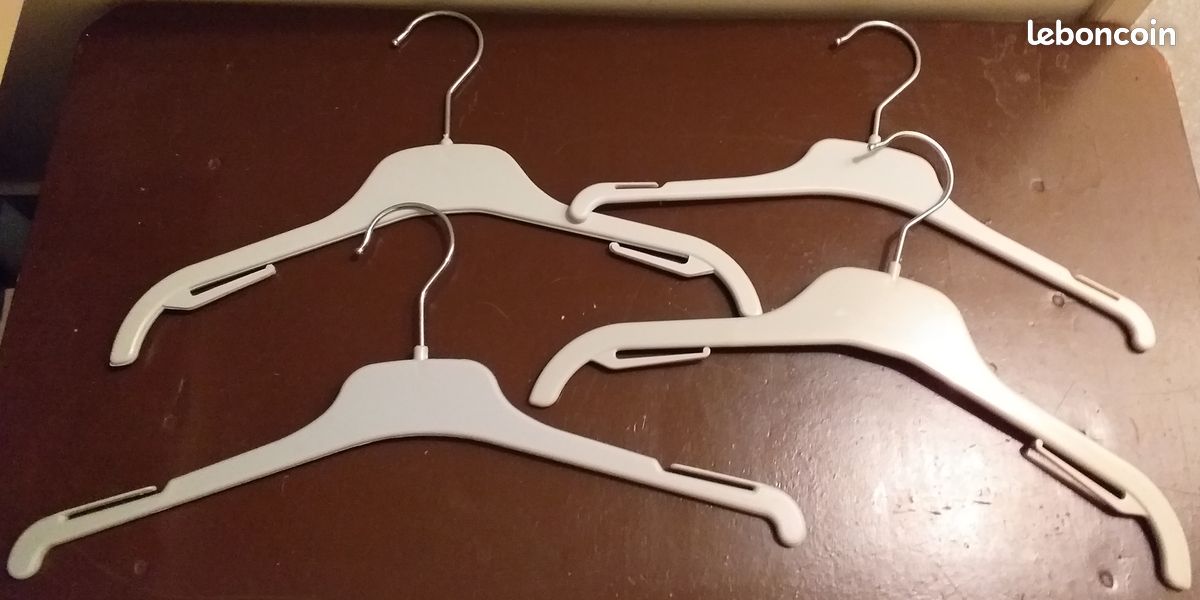 Lot de 9 cintres pour enfant, très bon état (image 2)