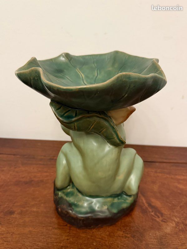Plateau en céramique Chinoise de forme feuille de lotus porté par une grenouille souriante (image 6)