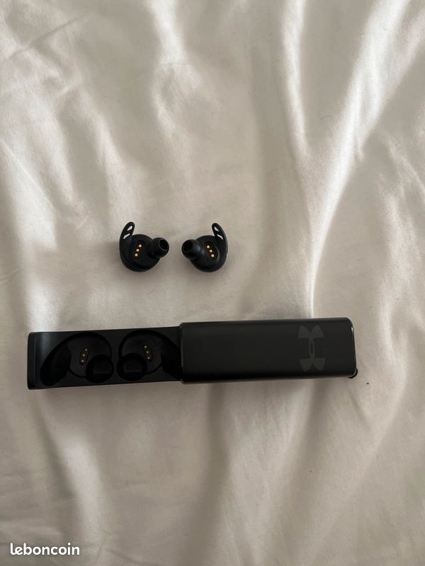 Écouteurs wireless JBLx Under armour , Prix négociable (raisonnable) (image 1)