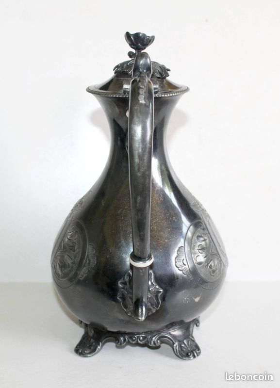 THÉIERE OU VERSEUSE ancienne tres ornér Symbole sur fond a decrypter