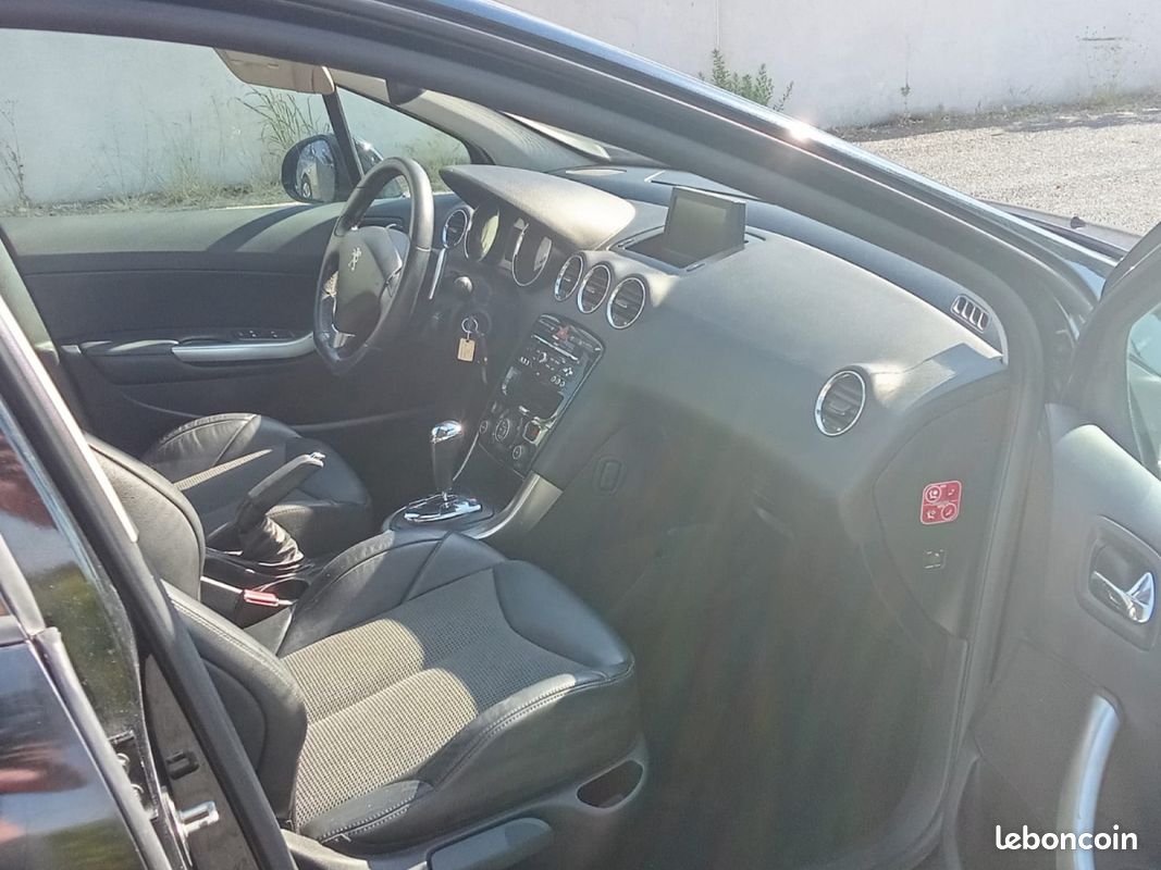 PEUGEOT 308 1.6 HDi 112ch FAP BVMP6 BLUE LION Féline (image 5)