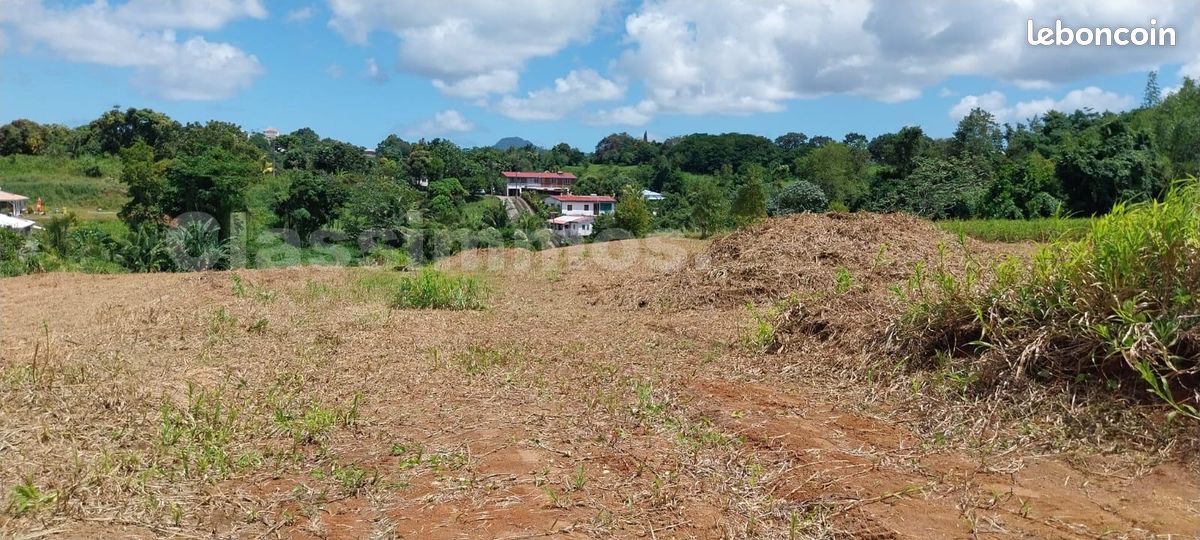 Terrain 600 m² Ducos · 117 000 €