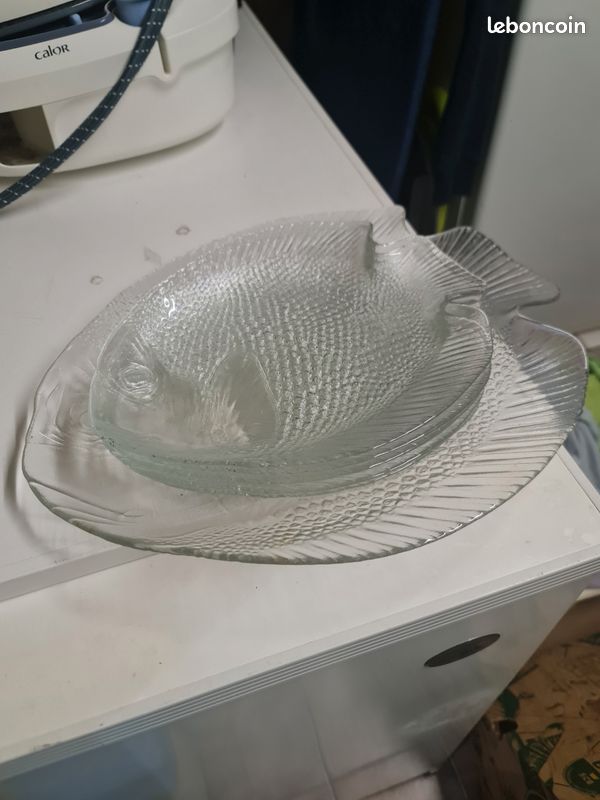6 Assiettes et plat à poisson en verre (image 1)