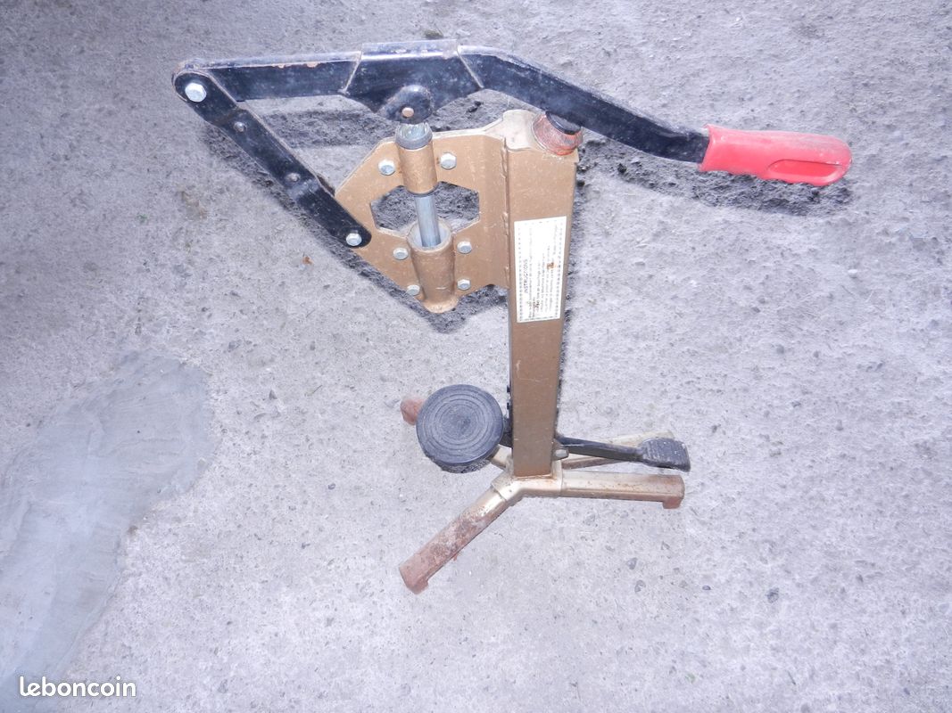 Appareil pour boucher les bouteilles (image 1)