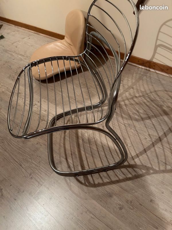 Chaises avec galettes cuir LE LOT DE 4 (image 1)