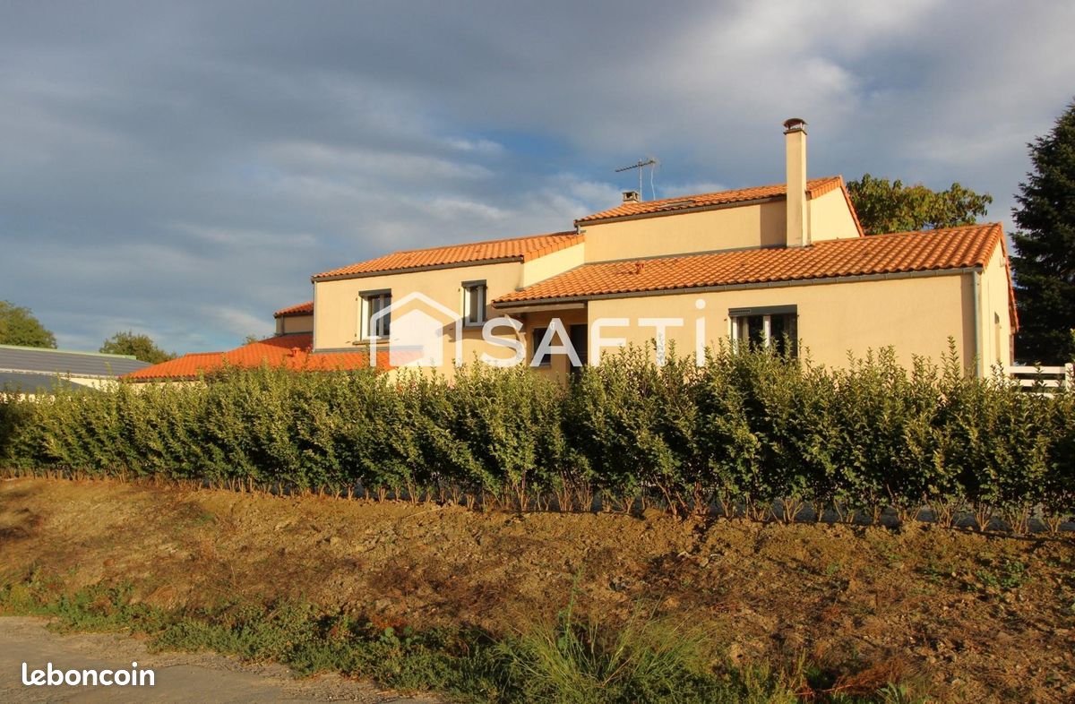 Maison 8 pièces 195 m² · à Menomblet · 195 m² · 321 500 €
