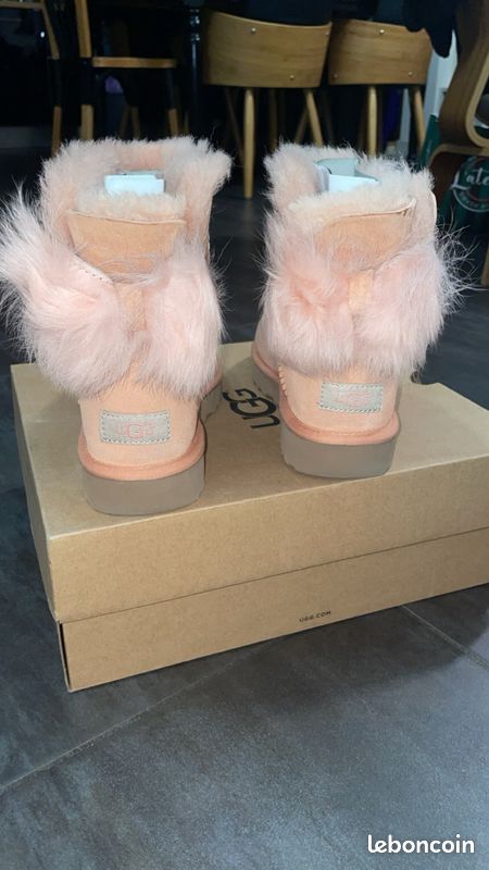 Ugg W fluff bow mini (image 1)