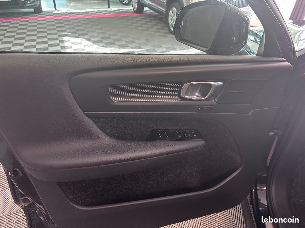 VOLVO XC40 T5 Recharge 180+82 ch DCT7 R-Design (image 22)