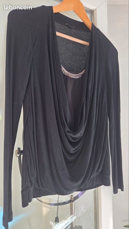 Top Ikks . Noir . Taille 34 (image 1)
