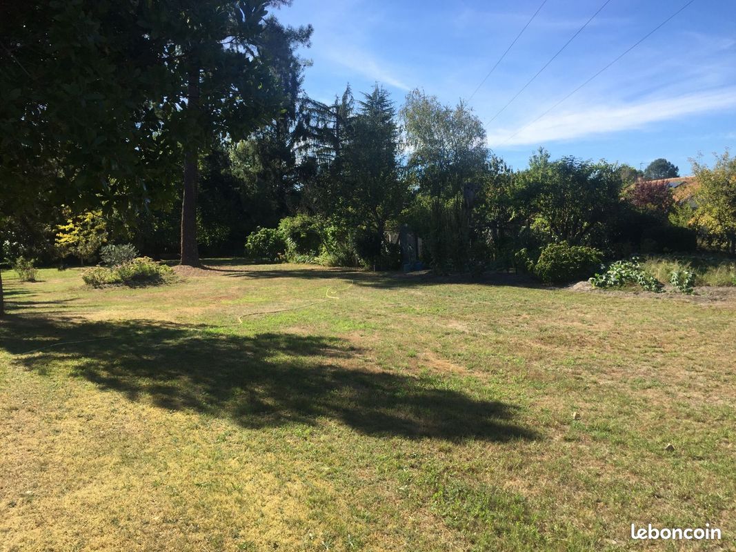 Terrain à bâtir de 805 m² à SAINT-ANDRE-DE-CUBZAC (33) · à Saint-André-de-Cubzac · 78 000 €