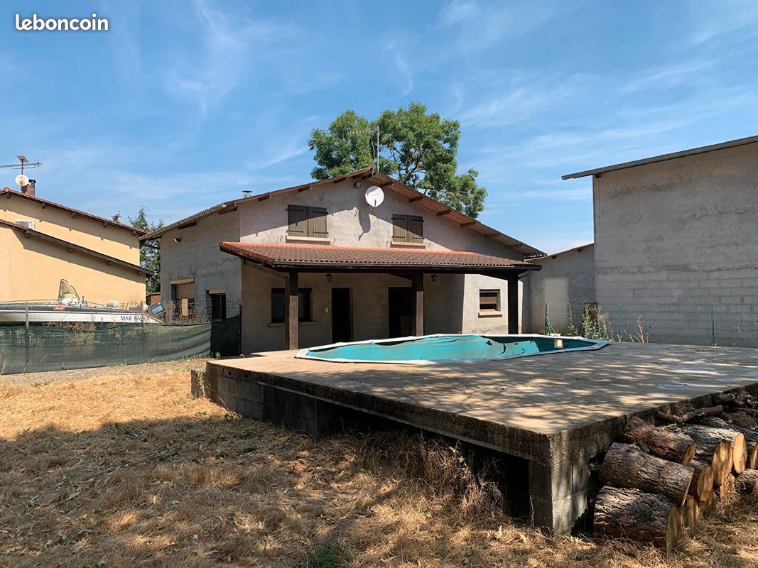 Maison 5 pièces 141 m² · à Peschadoires · 141 m² · 110 000 €