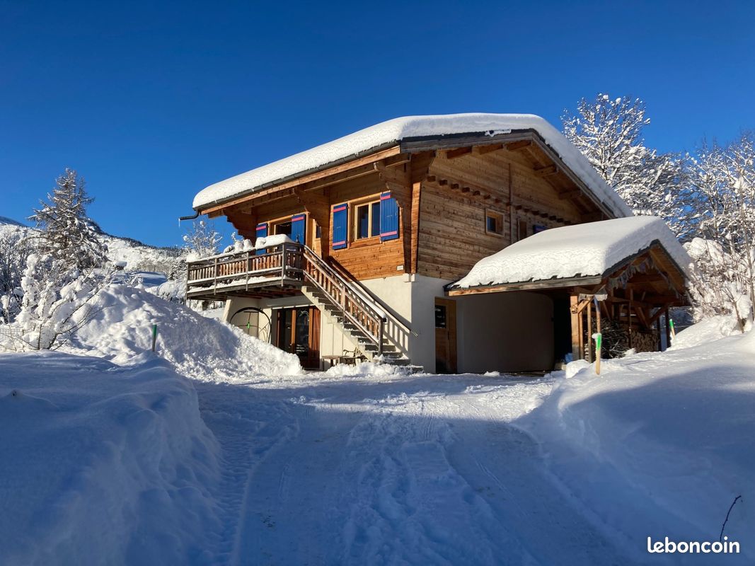 Super T3 plein Centre CARROZ. Jardin/Parking/WIFI/Terrasse (image 1)