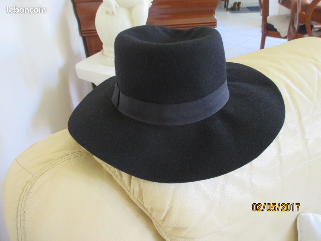 2 beaux chapeaux bordeaux et noir dame (image 1)