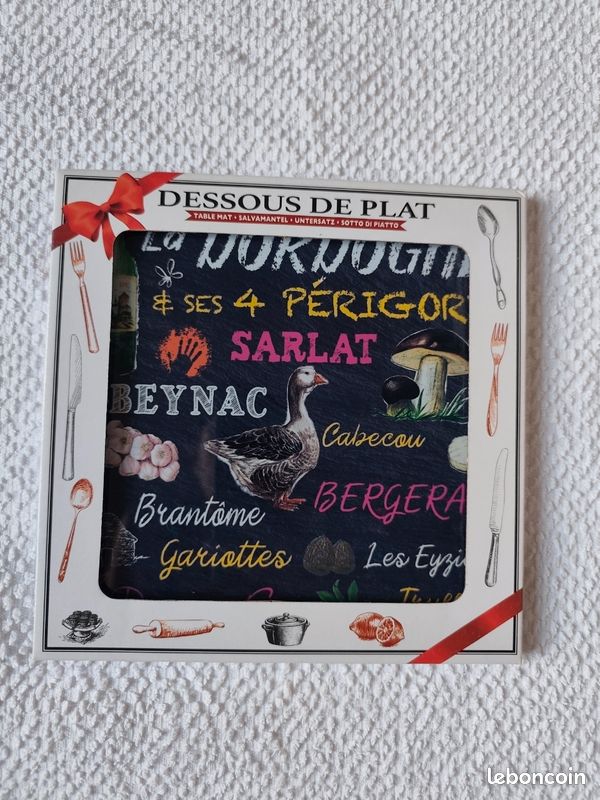 Joli Dessous de Plat Neuf "La Dordogne & ses 4 Périgord" (20x20 cm) (image 1)