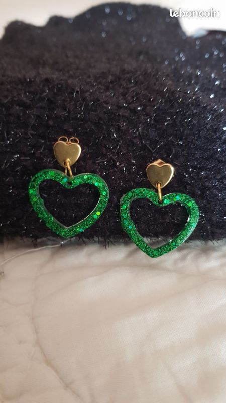 Boucles d'oreilles vertes neuves (image 1)