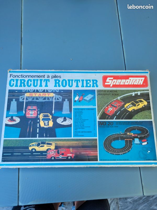 Circuit automobile vintage SpeedTrax à piles (image 1)
