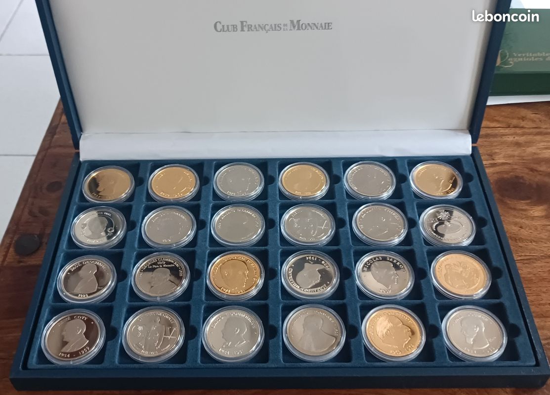 Coffret de 24 médailles neuves République Française valeur du neuf 524 euros (image 1)