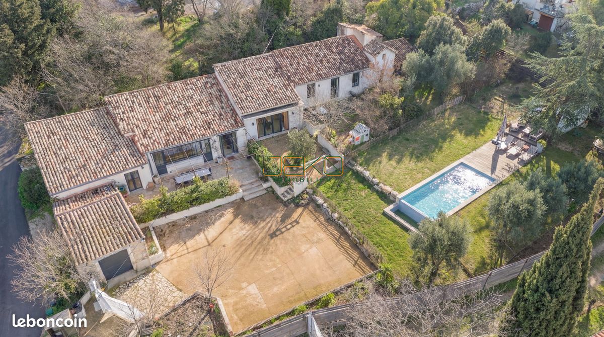 Maison 7 pièces 182 m² · à Nîmes · 182 m² · 735 000 €