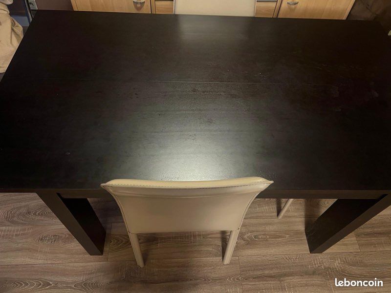 Tables en bois marron fonce + chaises a vendre (image 1)