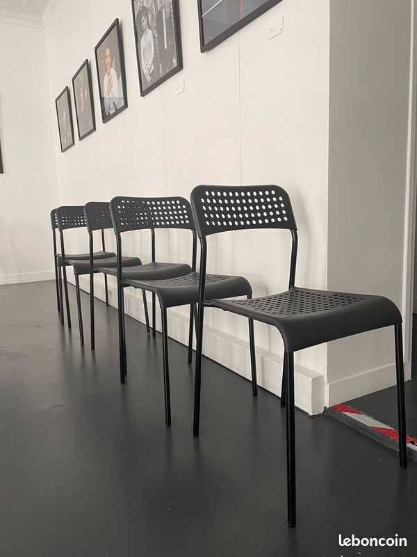 Lot 36 chaises noires IKEA ADDE Bon état Ameublement