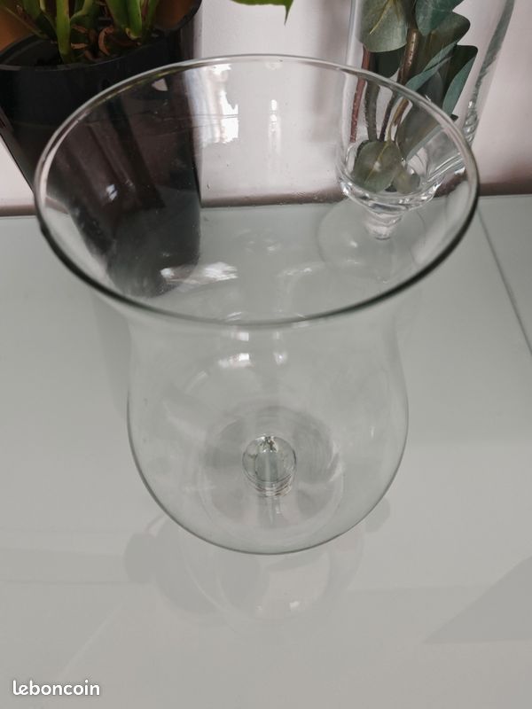 Vase En Verre Gravé Décoratif - Fond Opaque - Style Vintage Et Unique