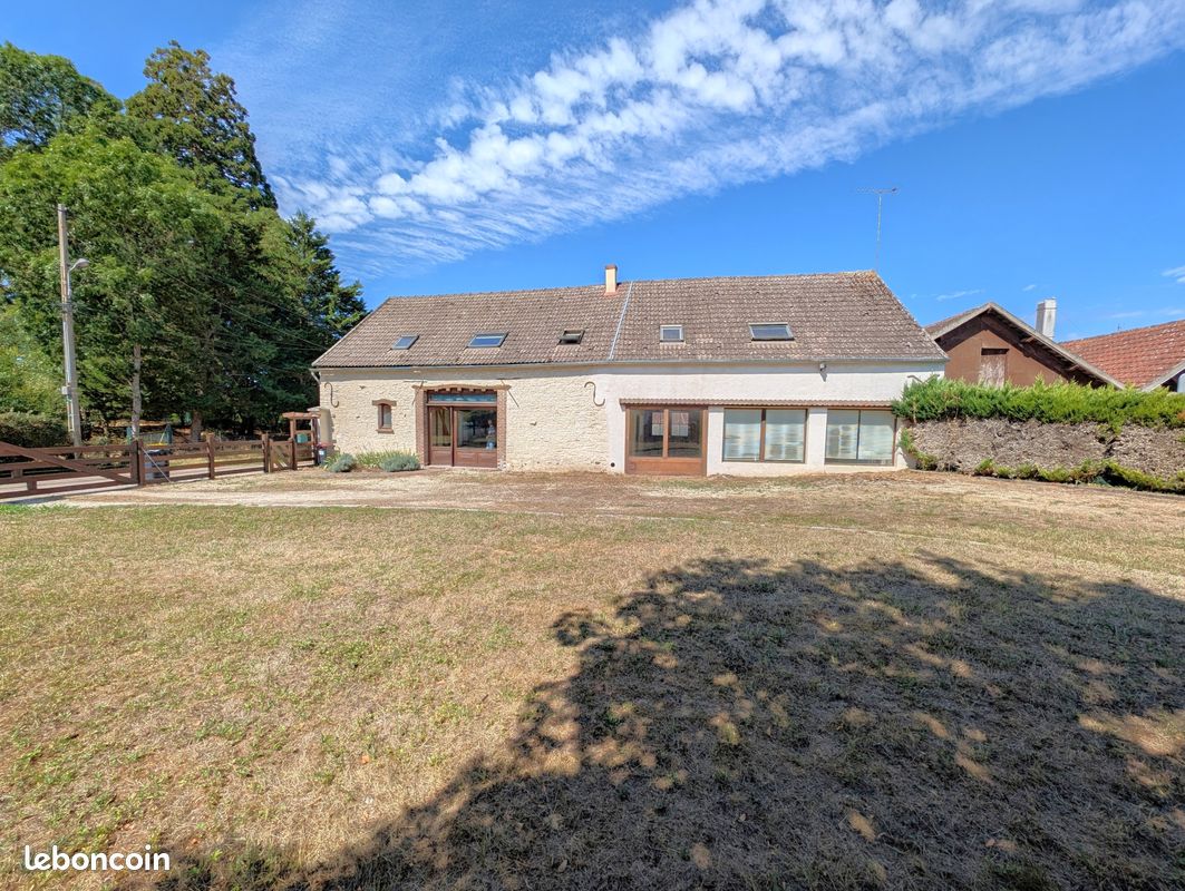 Maison 6 pièces 196 m² · à Branches · 196 m² · 179 900 €