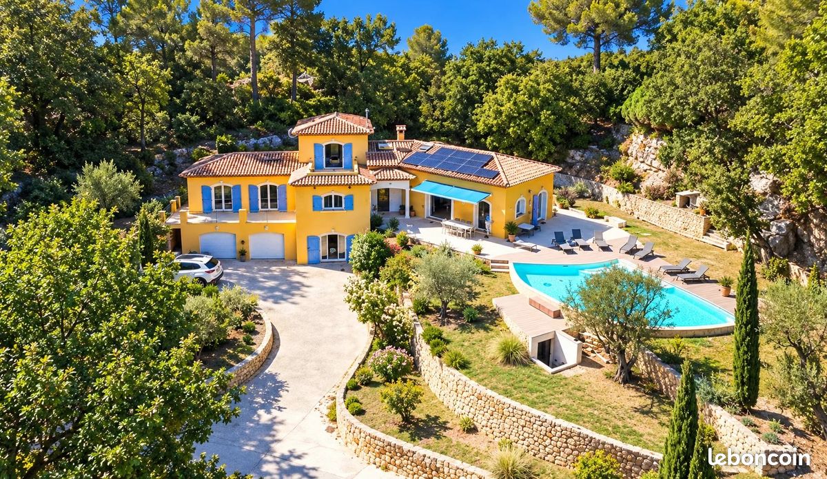 Maison 8 pièces 238 m² · au Rouret · 238 m² · 6 000 €/mois