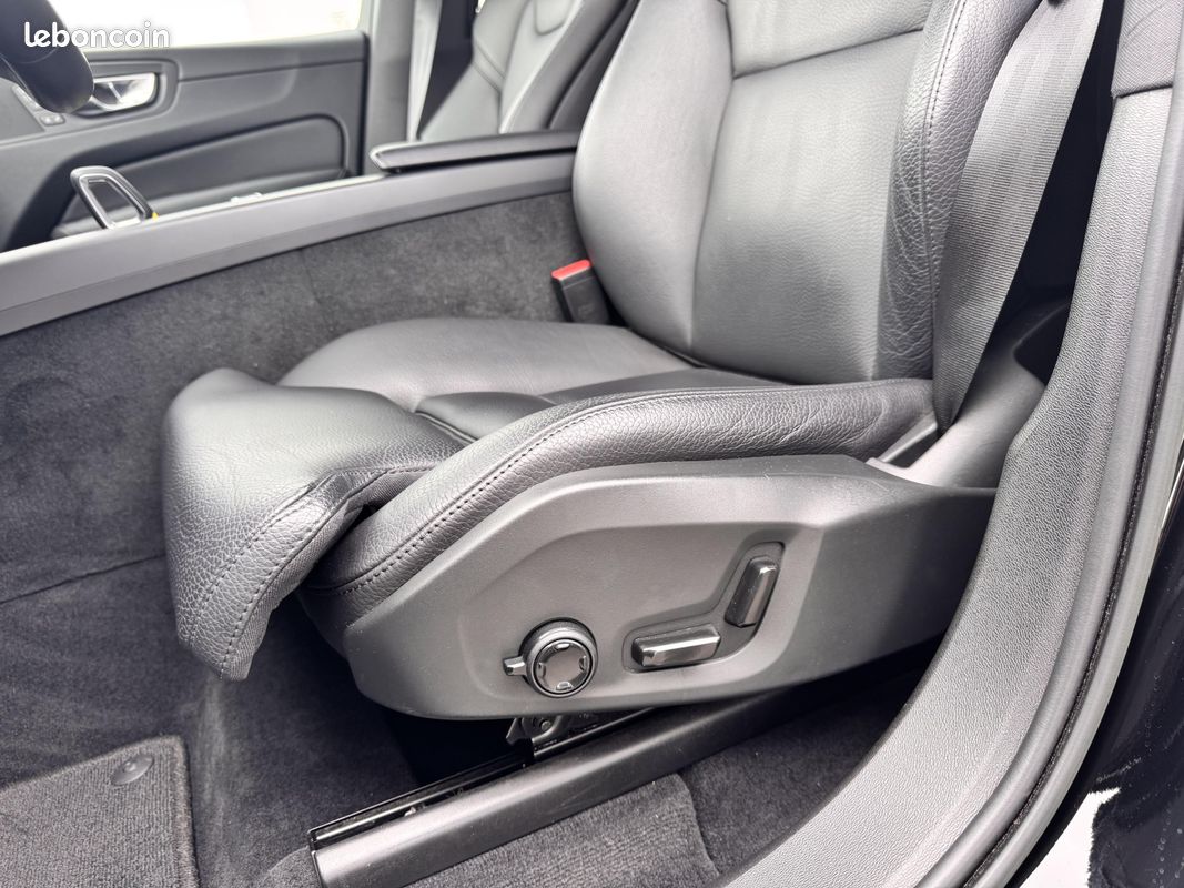 VOLVO XC60 B4 197 ch Geartronic 8 Plus Style Chrome (image 9)