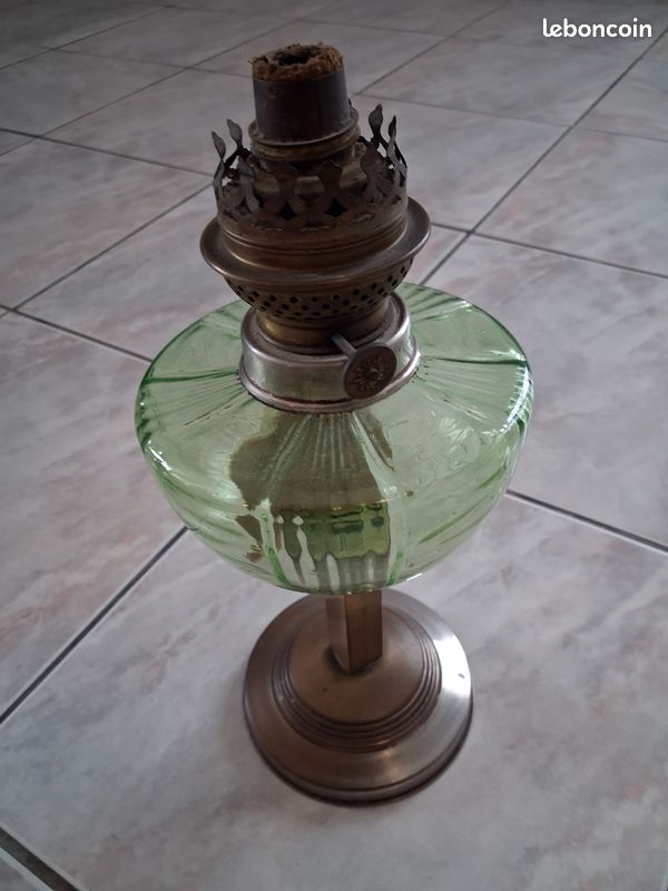 Lampe a pétrole ancienne (image 2)