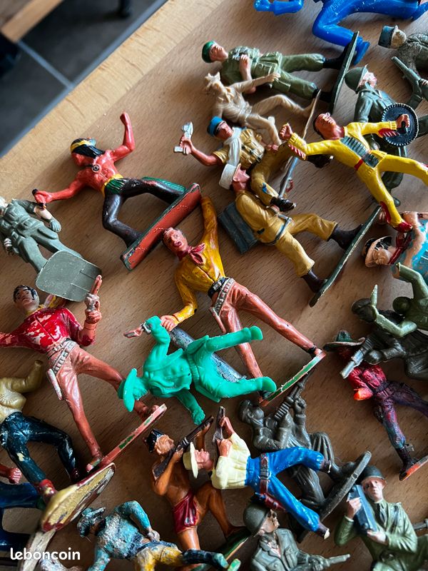 LOT SOLDAT STARLUX  COWBOYS / INDIENS  année 70