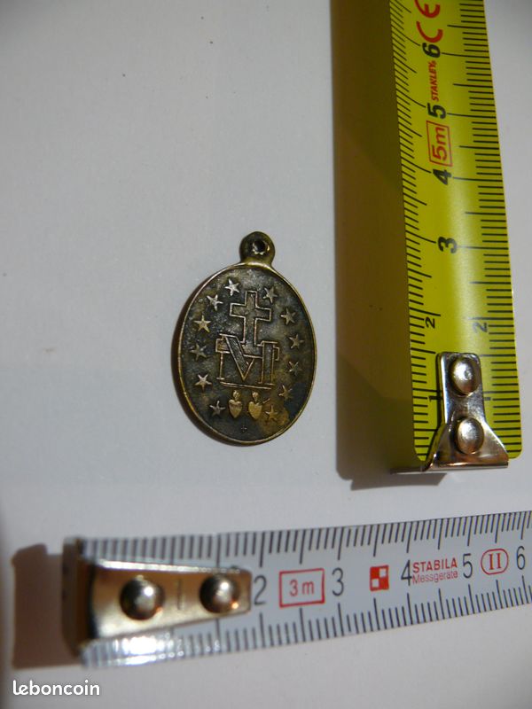 Médaille Religieuse Ancienne Signée - Diocèse Du MANS - St Julien