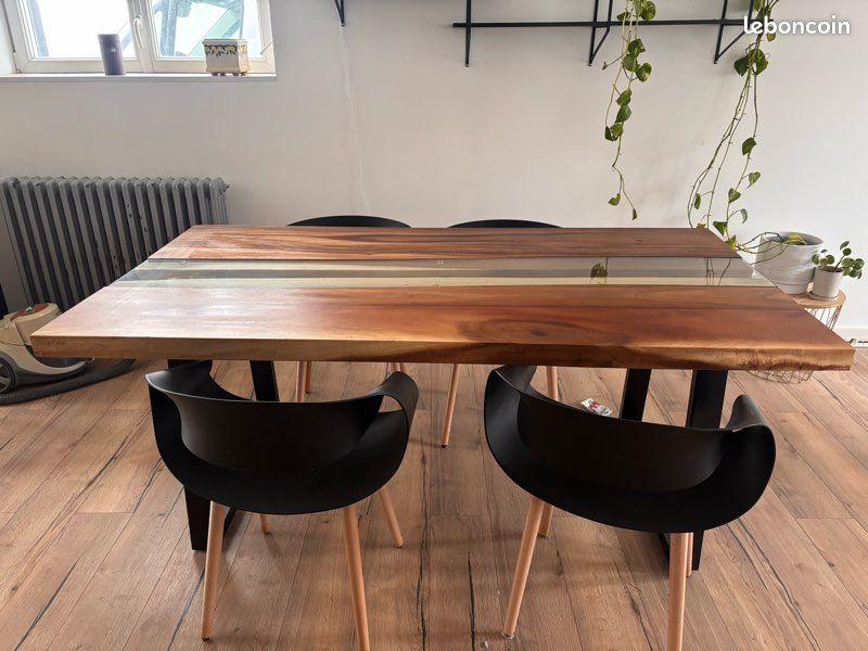 Table en bois avec ou sans les chaises (image 1)