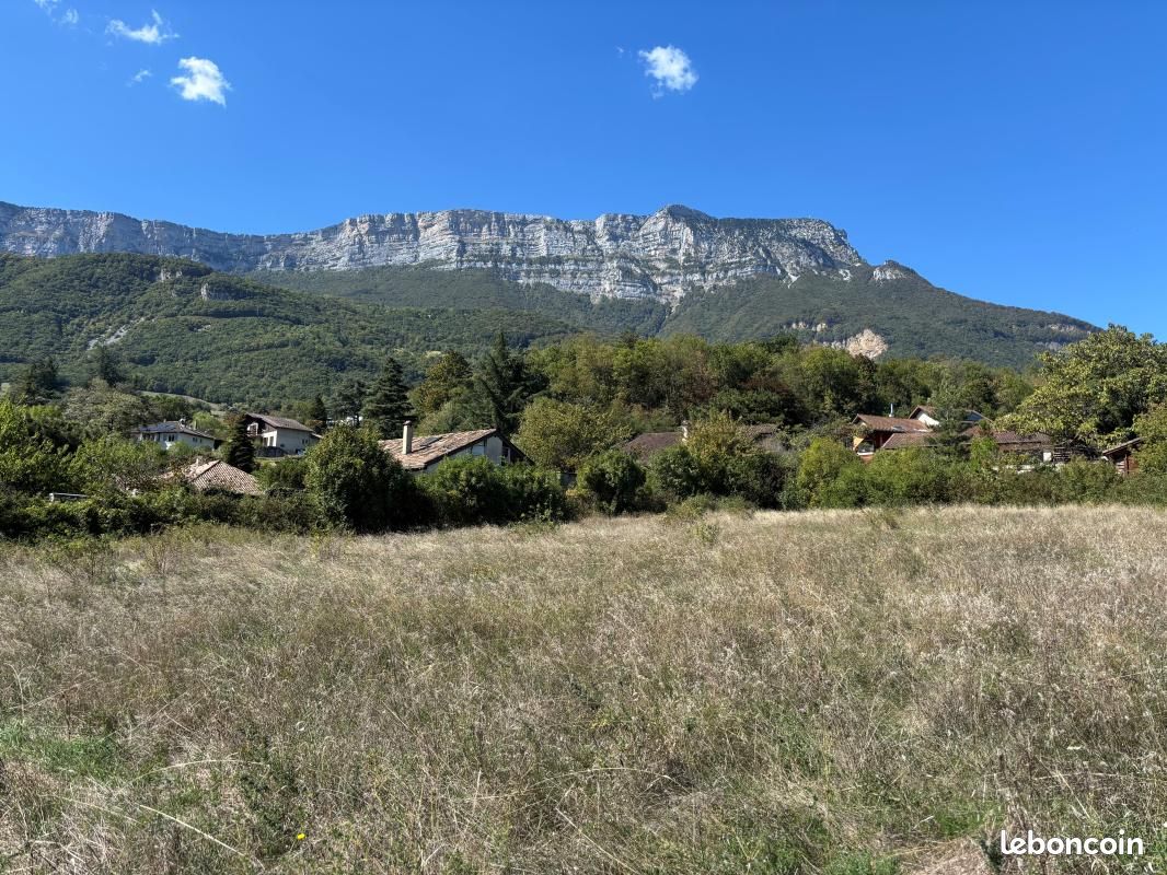 Terrain 710 m² · à Claix · 262 700 €
