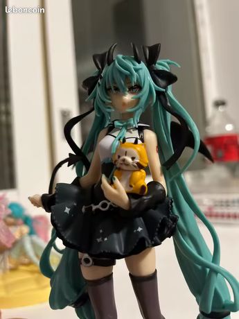 Figurine Anime Miku - Petit Démon Avec Raton Laveur - 18 Cm PVC - Statue De Collection Décoration Bureau
