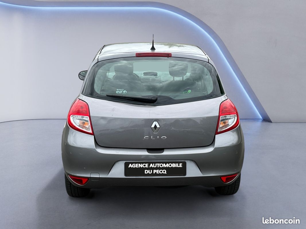RENAULT CLIO III 1.2 16V 75 Access 10 000KM / PREMIÈRE MAIN / GARANTIE 12 MOIS (image 5)