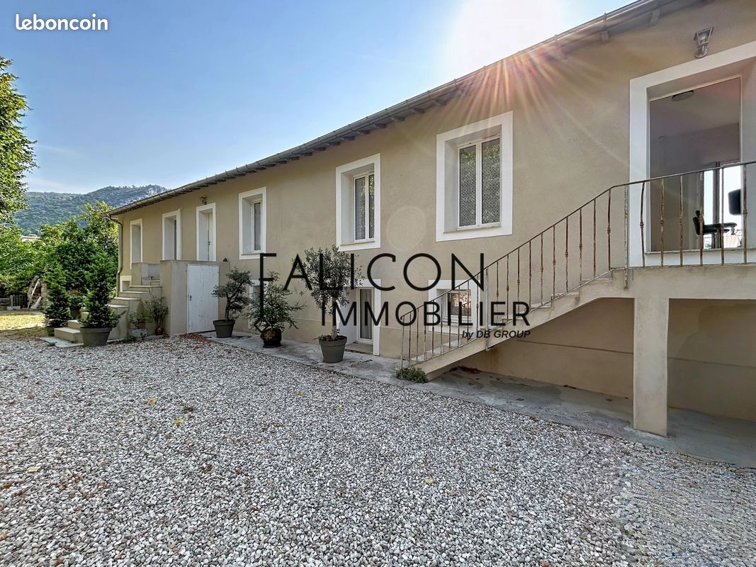 Maison 5 pièces 200 m² · à Tourrette-Levens · 200 m² · 620 000 €