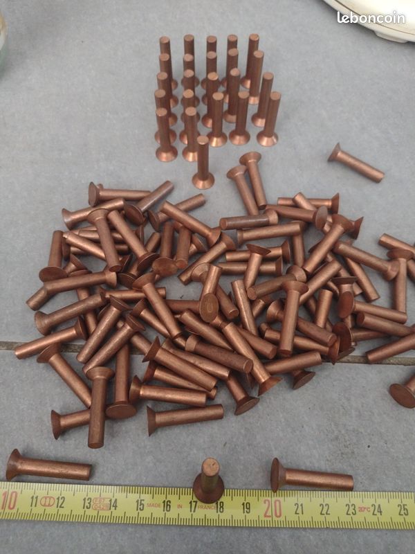 Rivet à frapper en cuivre (image 1)