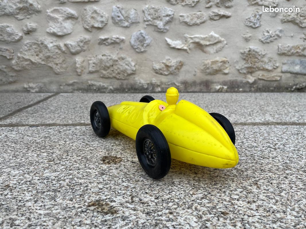 JOUET ANCIEN VOITURE break avec caravane notin en plastique soufflé 1