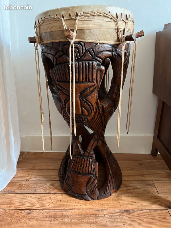 Djembé africain décoratif sculpté (image 1)