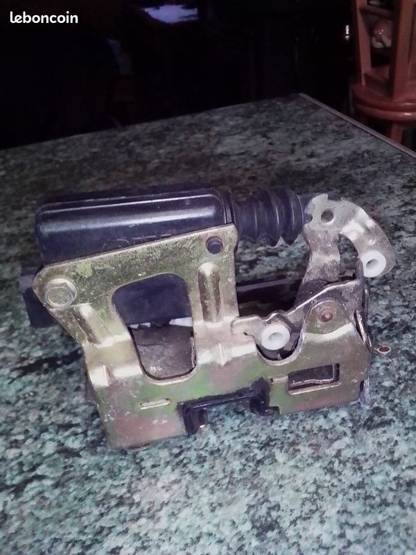 Serrure AR Renault 25 (image 1)