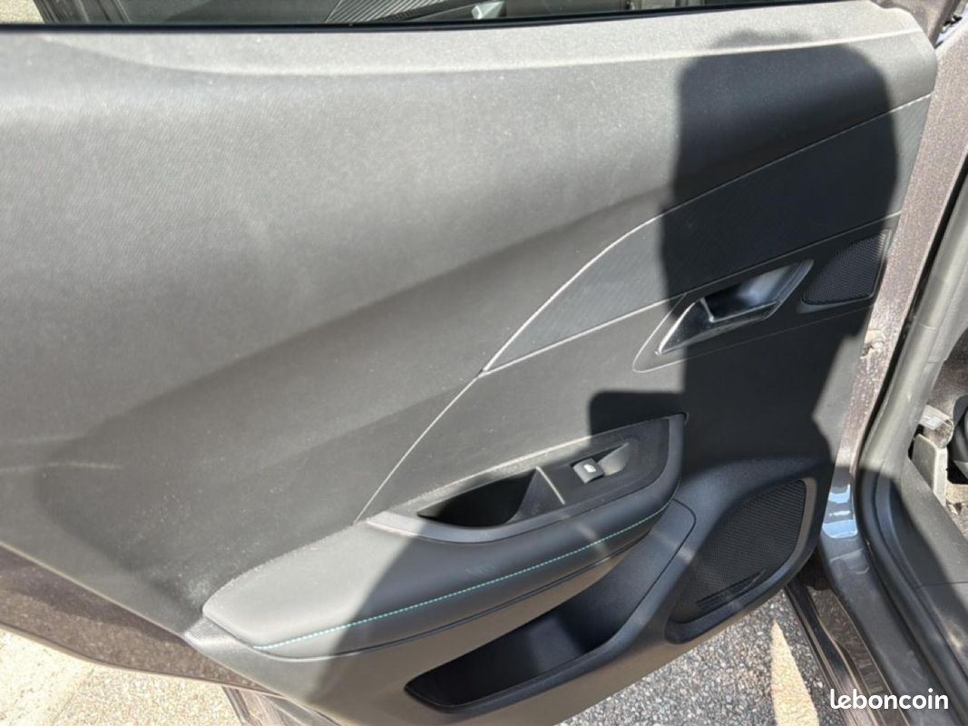 PEUGEOT 2008 1.5 bluehdi 110 s&s allure pack (image 23)
