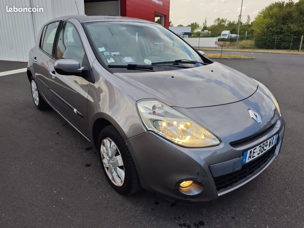 RENAULT Clio 113000KM ESSENCE Phase 2 1.2 TCe 101CV (image 8)
