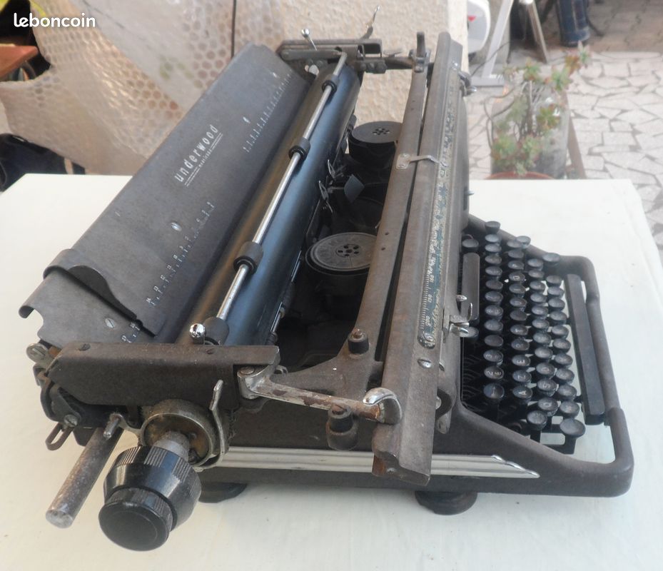 Machine à écrire UNDERWOOD Standard made in USA N° de série 19-7097812 des AN 30/40 - Typewriter UNDERWOOD Standard made in USA Serial Number 19-7097812 1930s/1940s (image 9)