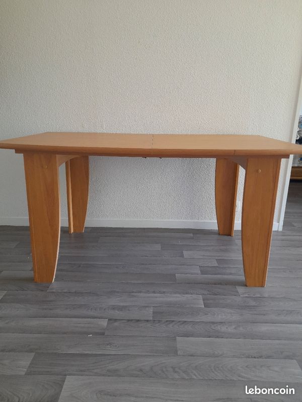 Salle à manger en bois marron clair (image 2)