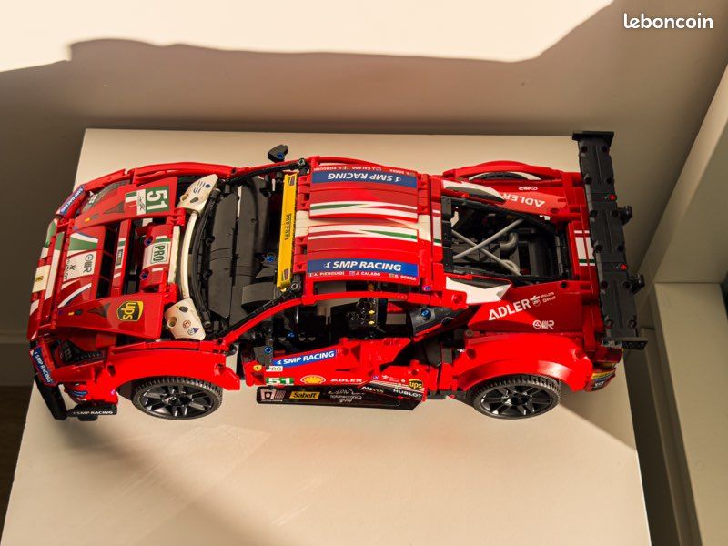 LEGO Technic 42125 - Ferrari 488 GTE AF CORSE (image 9)