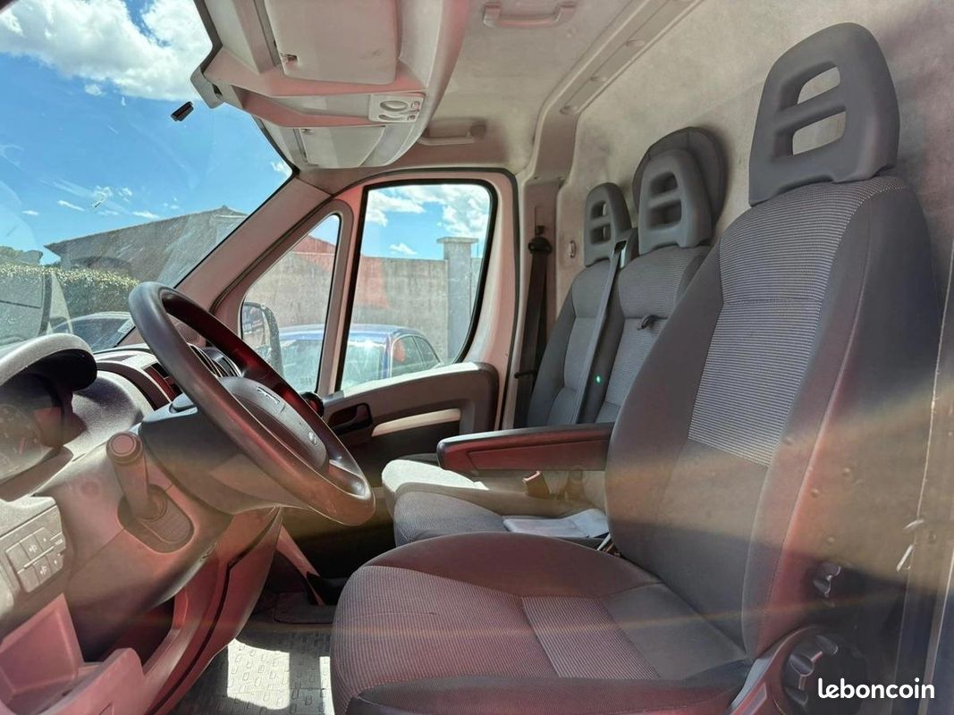 Peugeot Boxer 2.2L HDI 101 CHEV DIESEL - ÉNORMEMENT DE RANGEMENTS | RÉVISÉE-GARANTIE DE 12 MOIS (image 14)