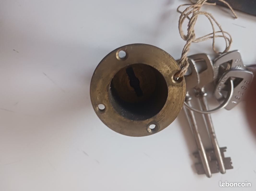 SERRURES PORTE LAITON Avec 1 Cle La Cle Ouvre Les 2 Serrrures EUR 5,00
